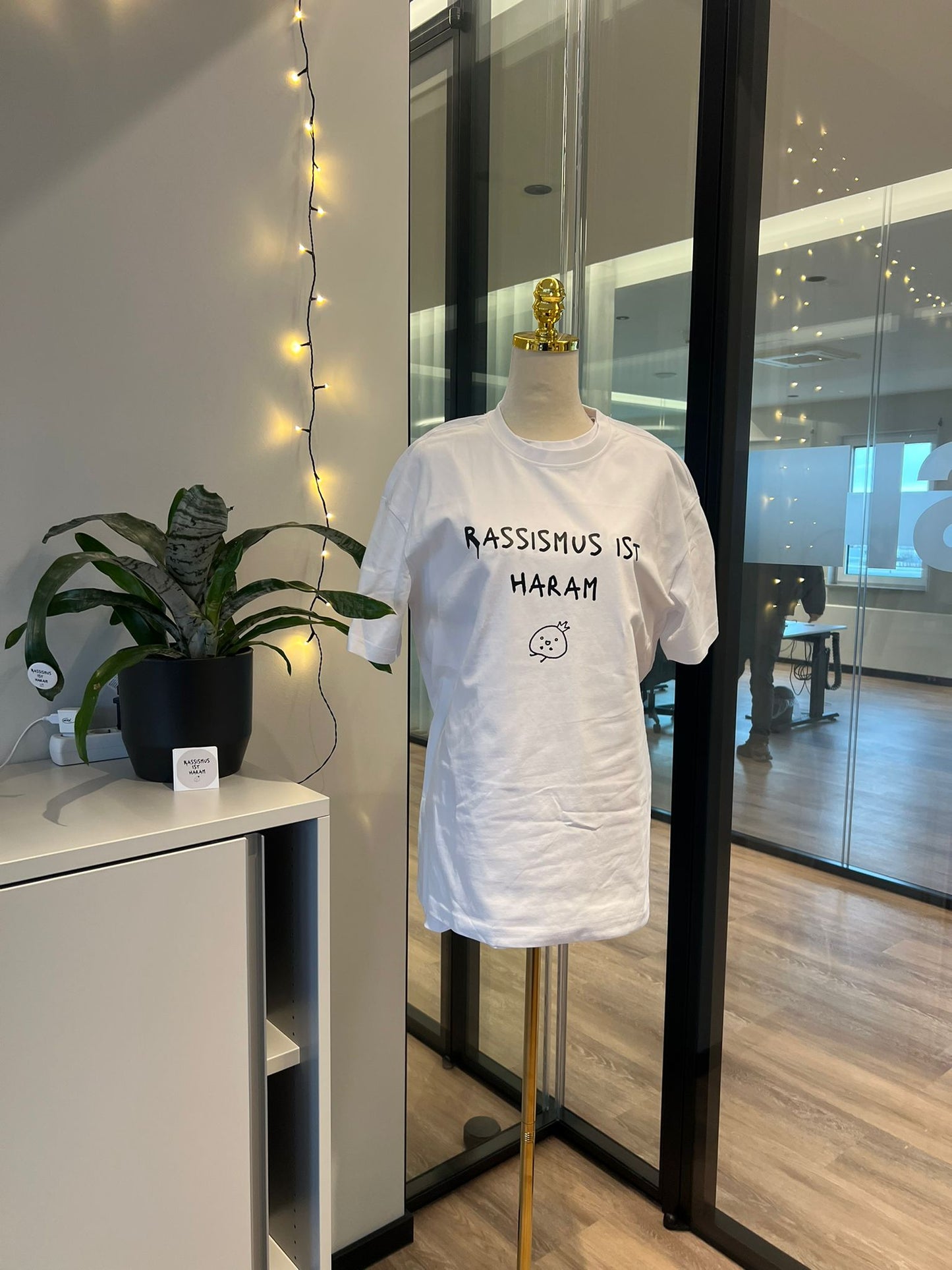 Oversize Rassismus ist haram Shirt